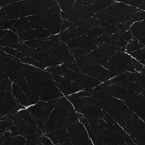 Muestra de porcelanato efecto mármol negro con vetas blancas